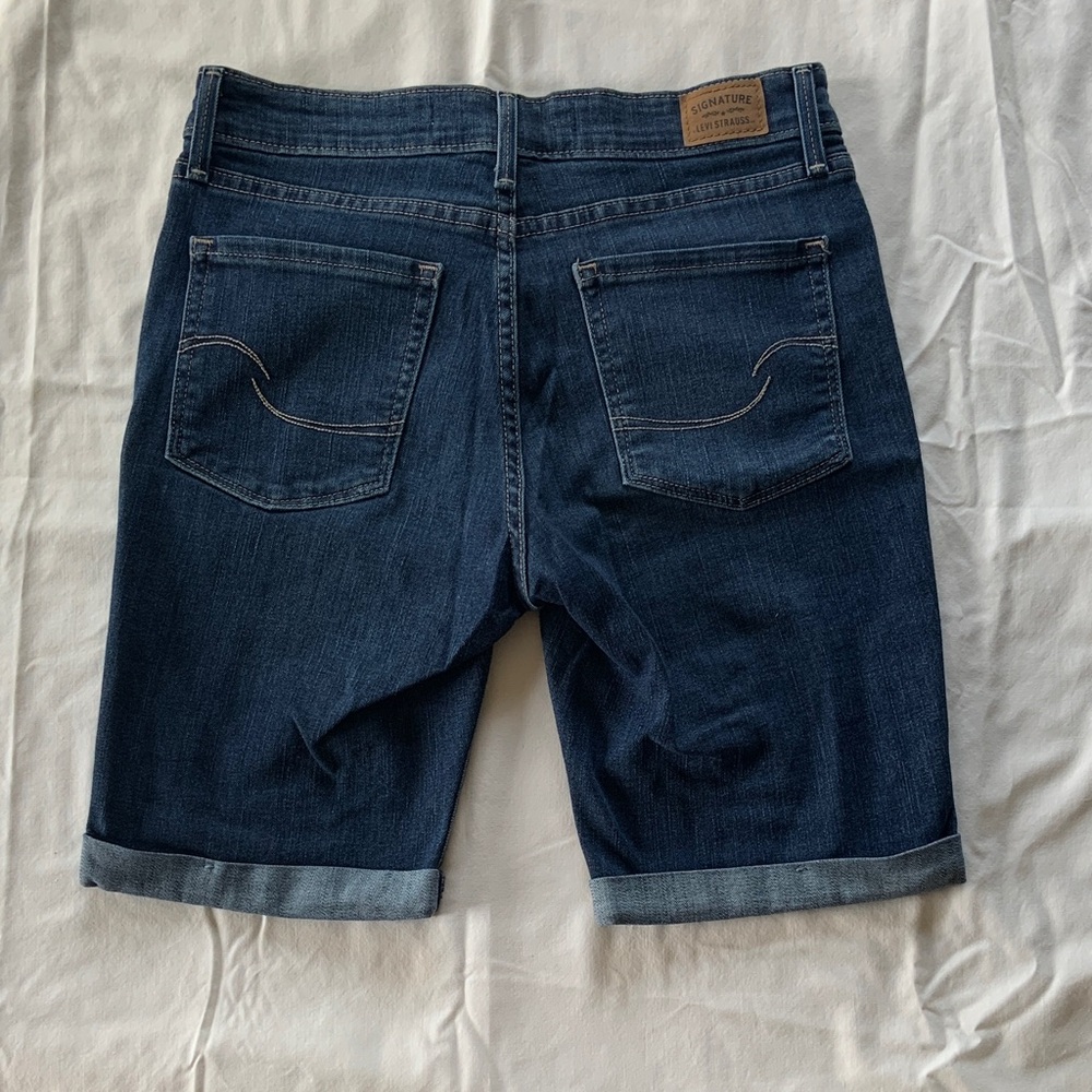Women's Signature Levi Strauss Mid-Rise Bermuda Denim Shorts - Picture 4 of 4